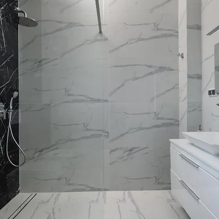 Bellevue - By Elysium Apartment *